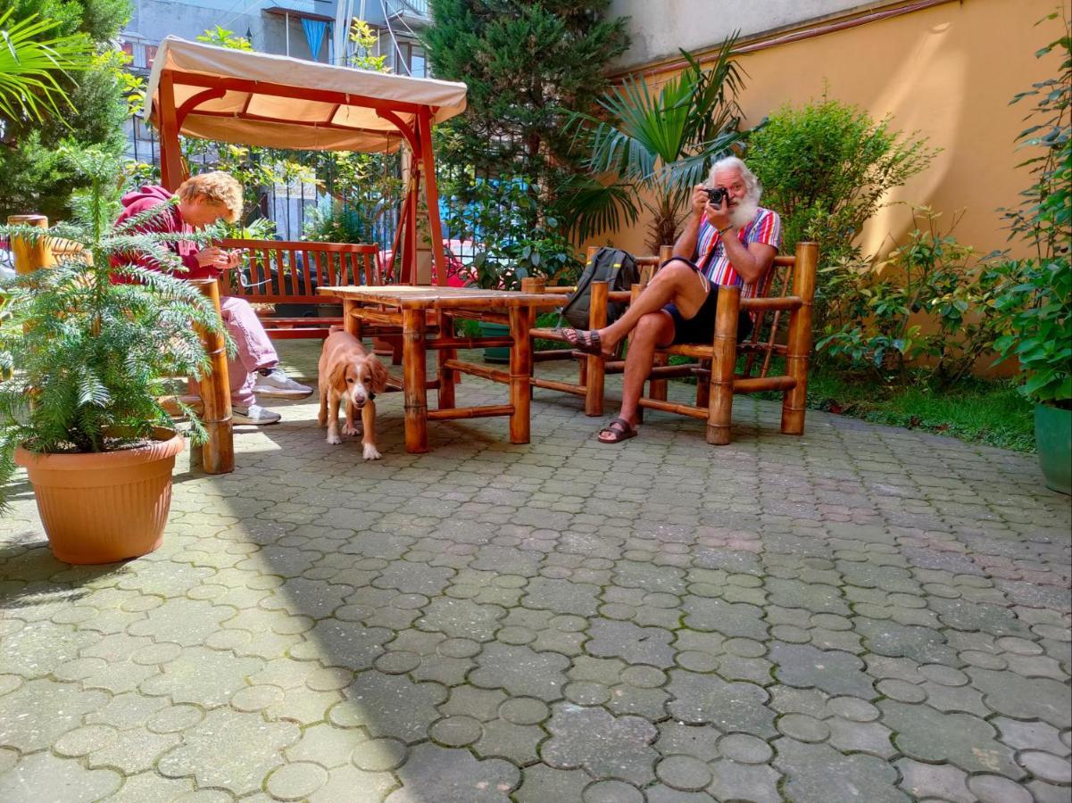 Batumi Sun Hostel Bagian luar foto