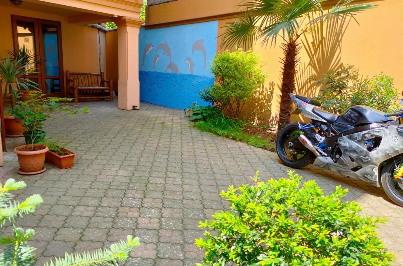 Batumi Sun Hostel Bagian luar foto
